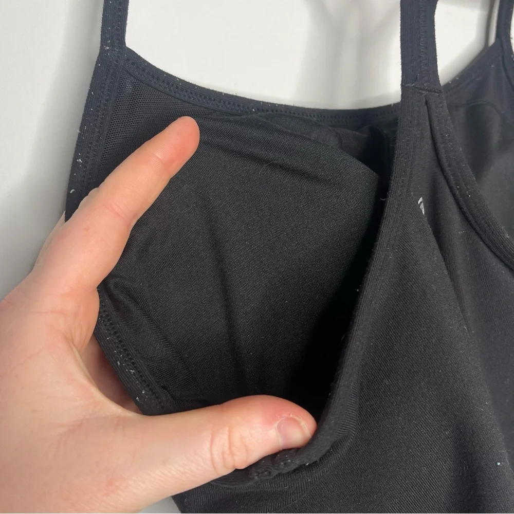 Women’s black Lululemon tank top - Picture 4 of 7